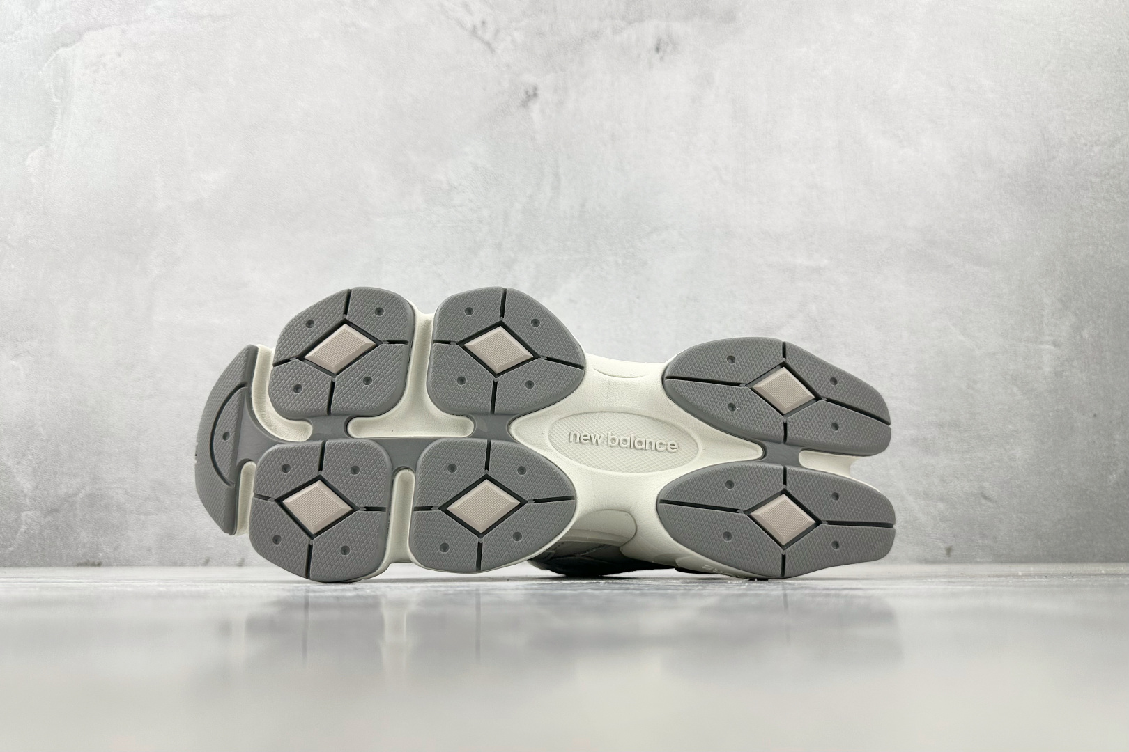 M版 
纯原标杆 品质无敌 New Balance NB 9060 灰白色

货号：U9060ZGA
尺