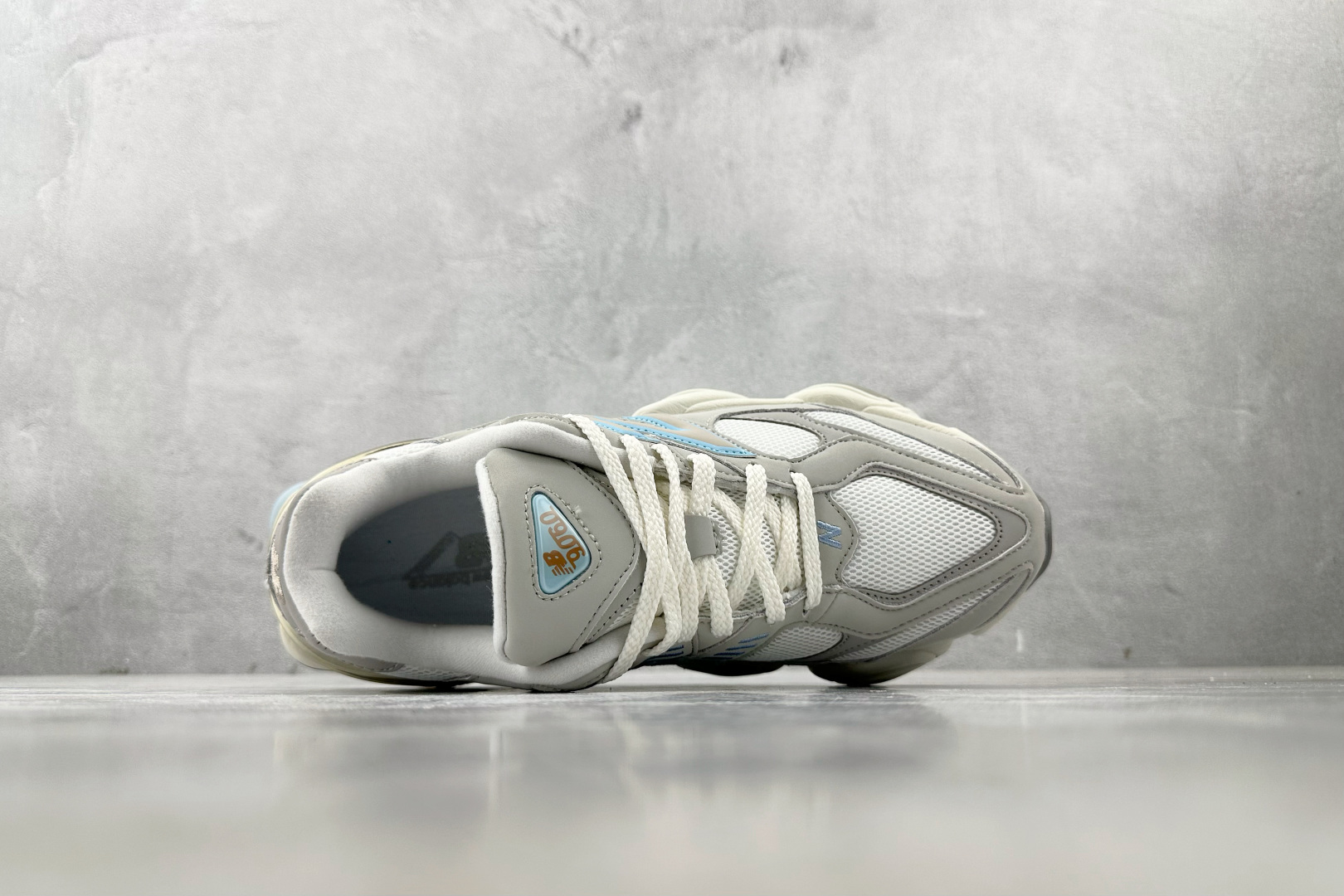 M版 
纯原标杆 品质无敌 New Balance NB 9060 灰白色

货号：U9060ZGA
尺