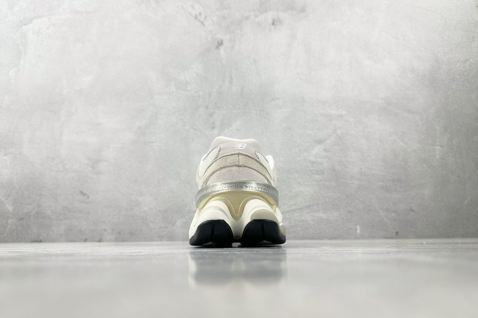 M版 本地
纯原标杆 品质无敌 New Balance NB 9060 米色

货号：U9060WHT
