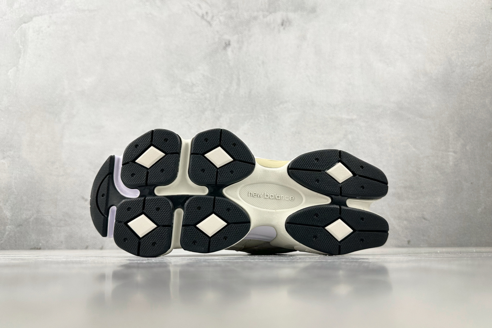 M版 本地
纯原标杆 品质无敌 New Balance NB 9060 米色

货号：U9060WHT
