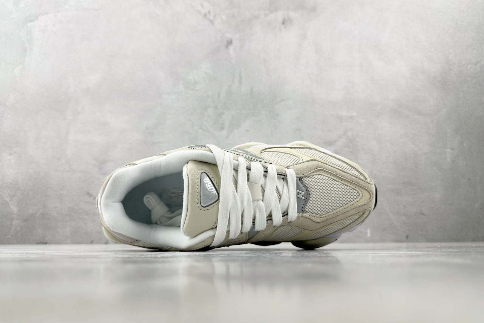 M版 本地
纯原标杆 品质无敌 New Balance NB 9060 米色

货号：U9060WHT
