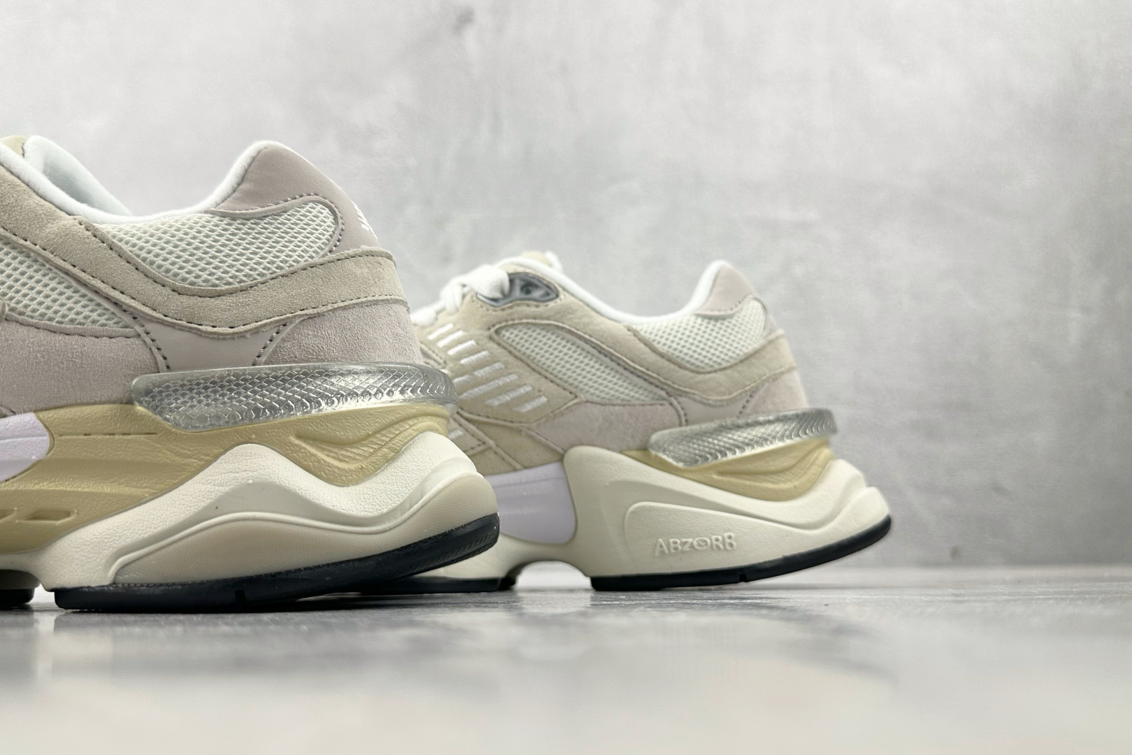 M版 本地
纯原标杆 品质无敌 New Balance NB 9060 米色

货号：U9060WHT
