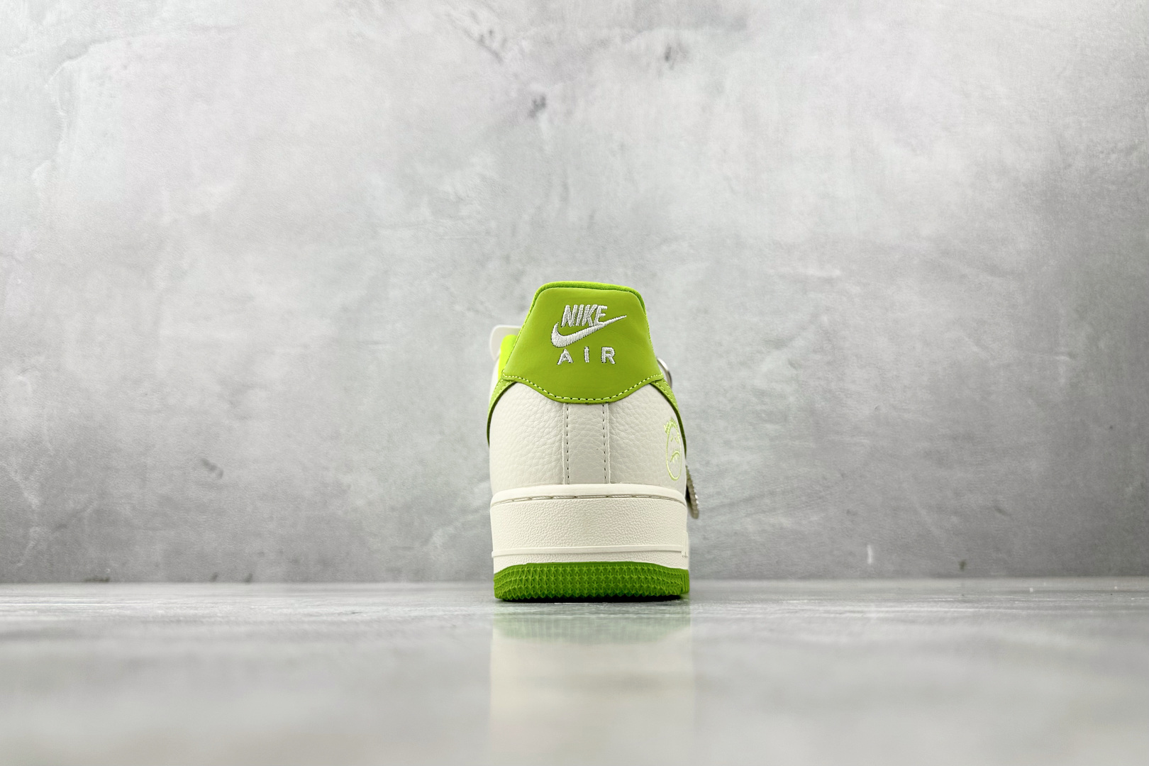 260 Nike Air Force 1'07 鬼脸 联名 米白绿 DF0188-070