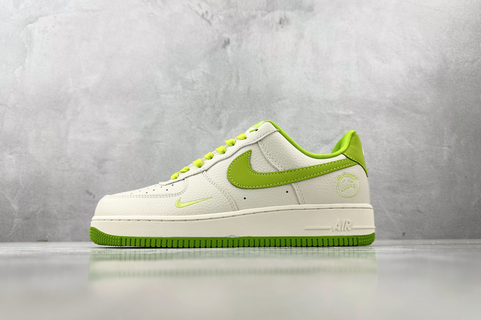 260 Nike Air Force 1'07 鬼脸 联名 米白绿 DF0188-070