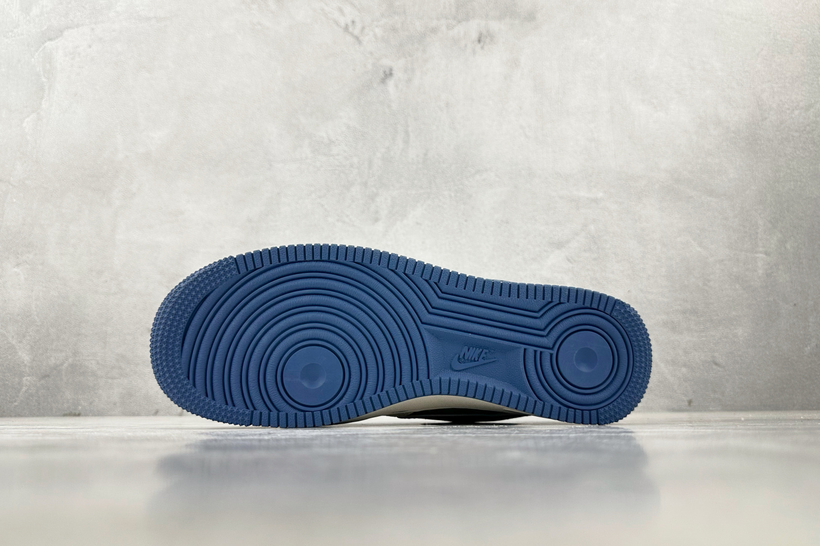 图片[4]-XC  Nike Air Force 1\’07 Xiaomi yu7 联名 白灰蓝 货号：XX3168 218 尺码：36 36.5 37.5 38 38.5 39 40 40.5 41 42 42.5 43 44 44.5 45-选品中心