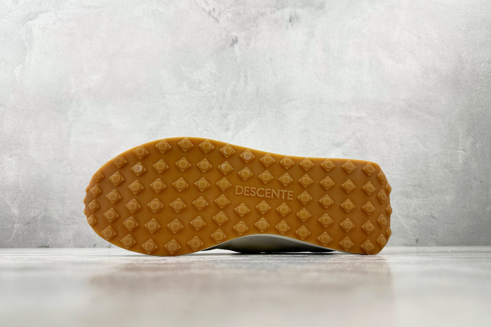 图片[4]-N版  东南亚订单 迪桑特DESCENTE Chron TRAINER 白灰 货号：D5232LSN15-WT 尺码：36 36.5 37 38.5 39 40 40.5 41 42 42.5 43 44 44.5 45-选品中心