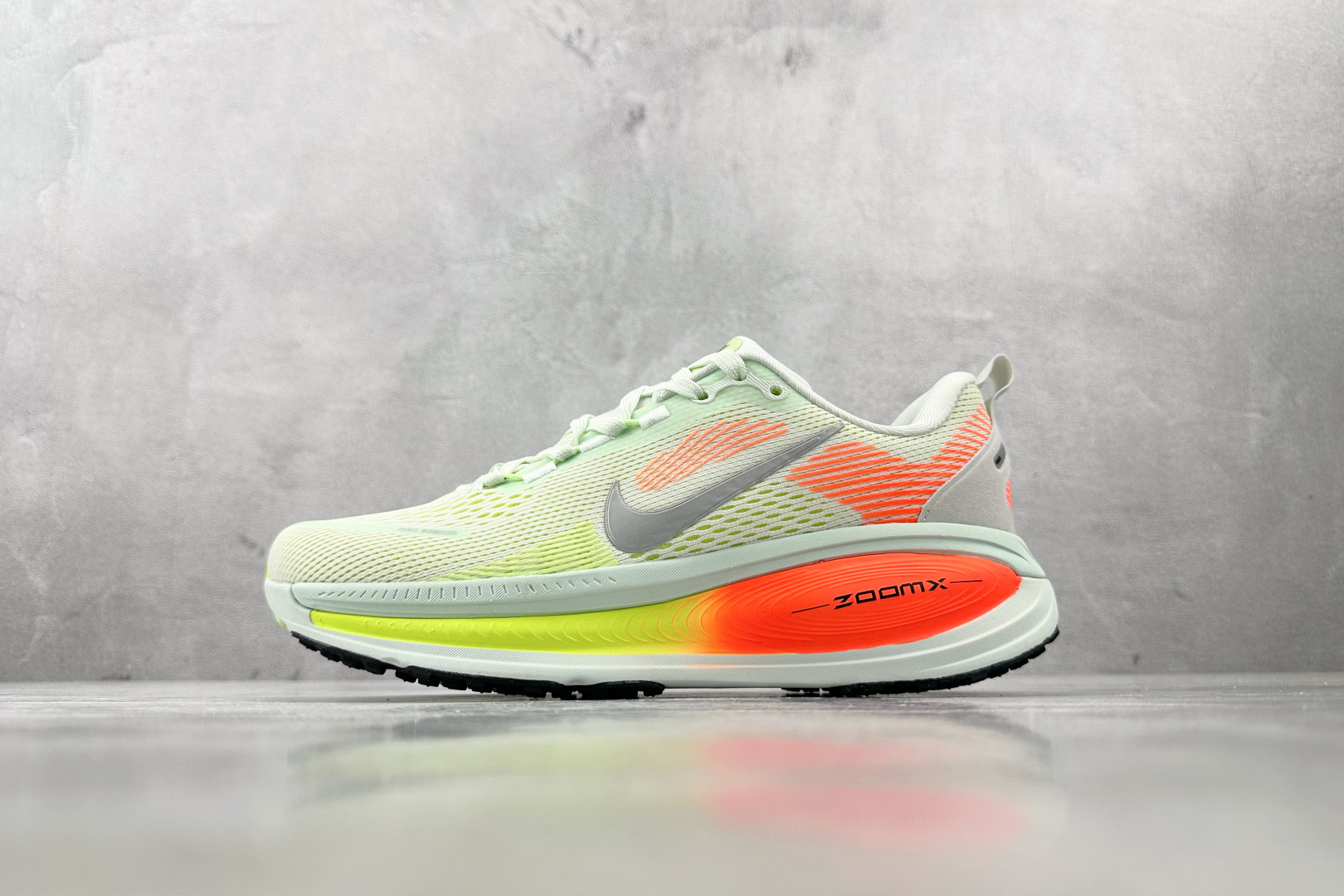 N 版 220 东南亚订单 Nike Vomero 18 绿橙色 HM6803-300-Chinese  UA Cheap High Quatity Brand  Clothes Bags handbags Sneakers wholesale wholesaler seller from China Factory suppliers Fashion Clothing  Shoes best Quality Beautiful Price  N 版 220 东南亚订单 Nike Vomero 18 绿橙色 HM6803-300