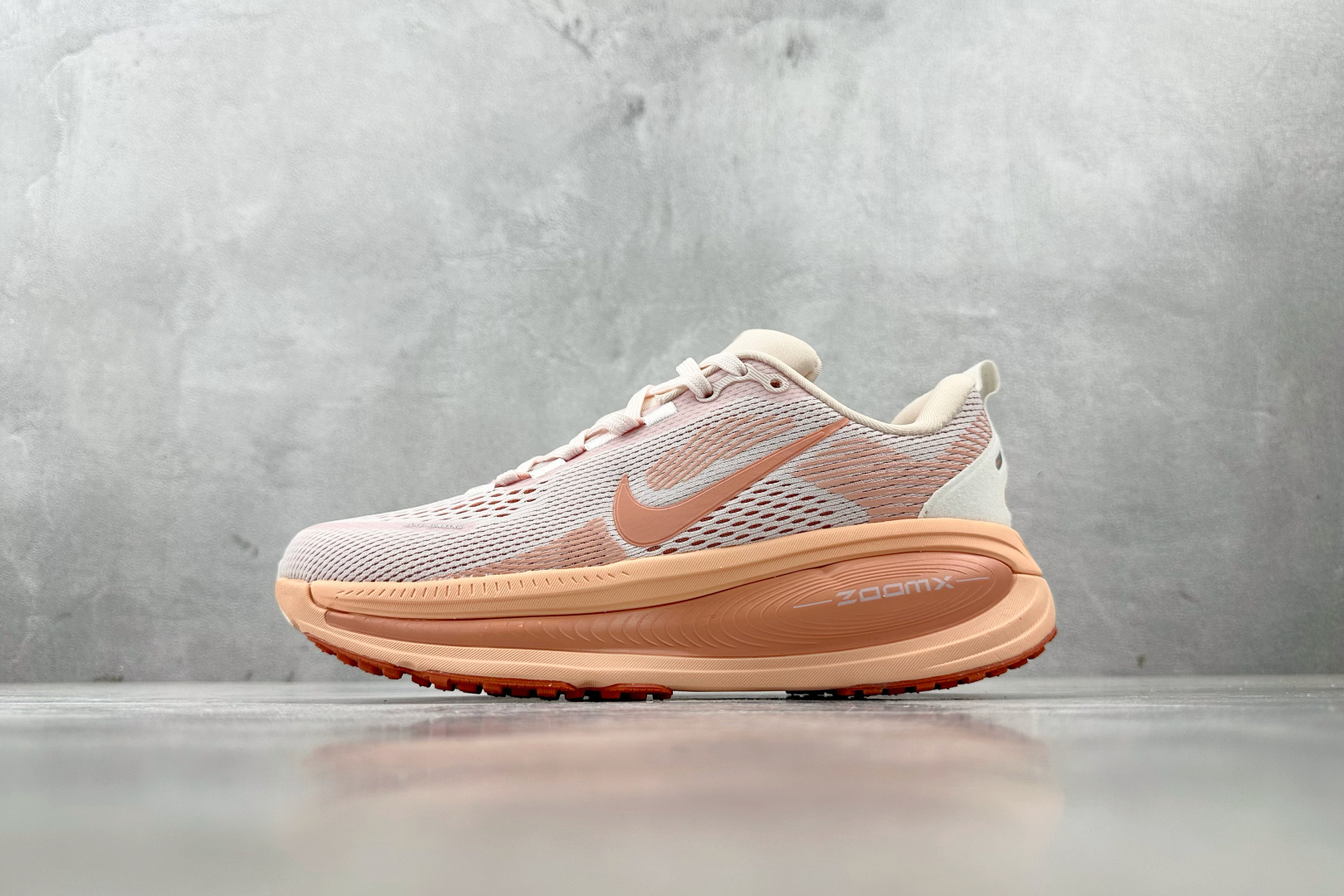 N 版 220 东南亚订单 Nike Vomero 18 浅橙色 HM6804-601-Chinese  UA Cheap High Quatity Brand  Clothes Bags handbags Sneakers wholesale wholesaler seller from China Factory suppliers Fashion Clothing  Shoes best Quality Beautiful Price  N 版 220 东南亚订单 Nike Vomero 18 浅橙色 HM6804-601