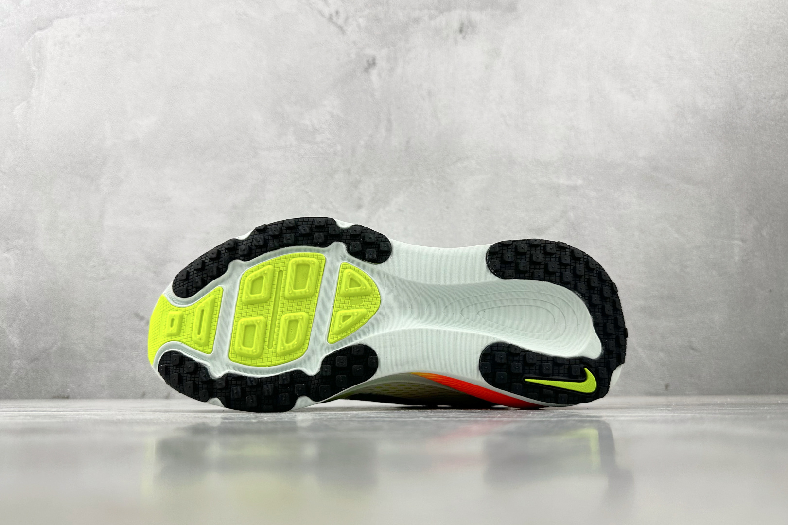 N 版 220 东南亚订单 Nike Vomero 18 绿橙色 HM6803-300-Chinese  UA Cheap High Quatity Brand  Clothes Bags handbags Sneakers wholesale wholesaler seller from China Factory suppliers Fashion Clothing  Shoes best Quality Beautiful Price  N 版 220 东南亚订单 Nike Vomero 18 绿橙色 HM6803-300