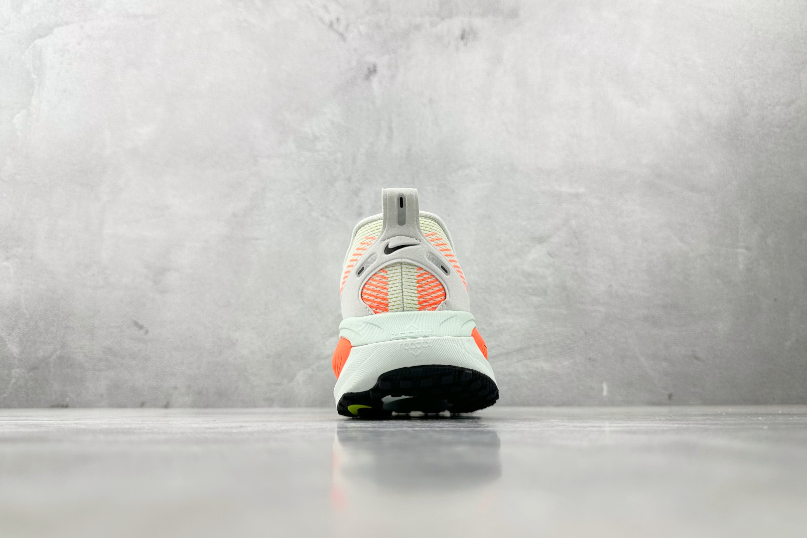 N 版 220 东南亚订单 Nike Vomero 18 绿橙色 HM6803-300-Chinese  UA Cheap High Quatity Brand  Clothes Bags handbags Sneakers wholesale wholesaler seller from China Factory suppliers Fashion Clothing  Shoes best Quality Beautiful Price  N 版 220 东南亚订单 Nike Vomero 18 绿橙色 HM6803-300