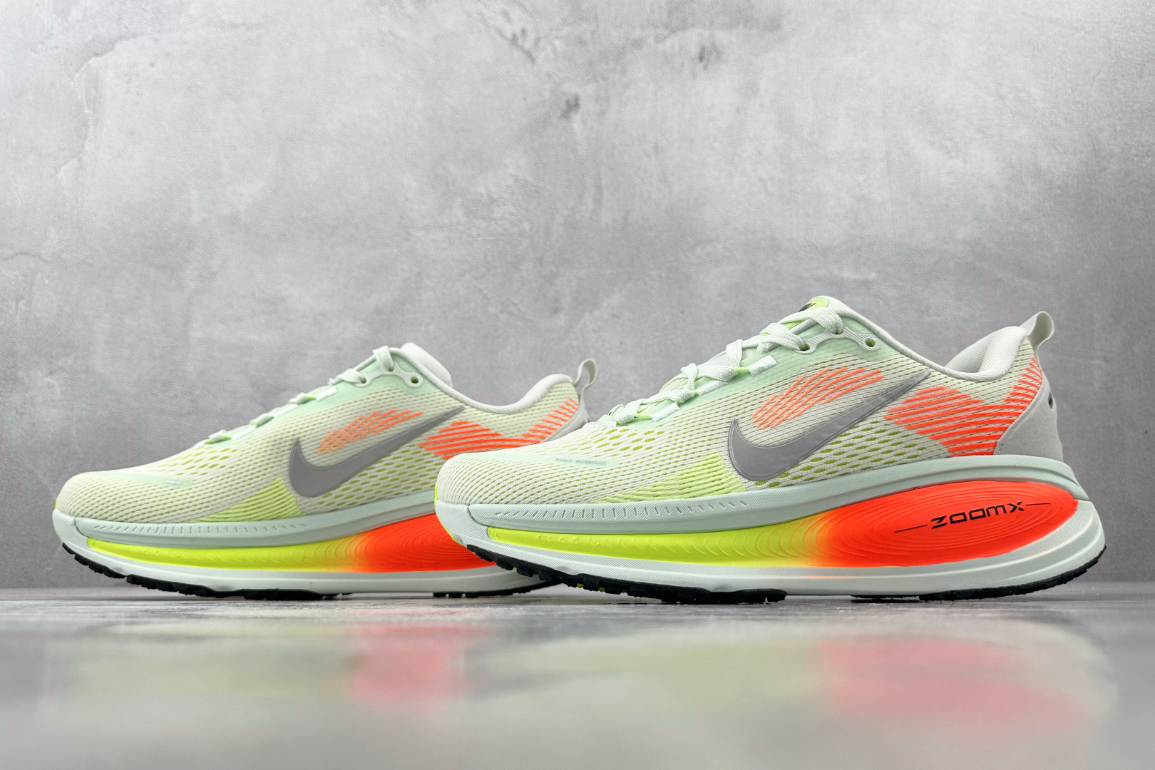 N 版 220 东南亚订单 Nike Vomero 18 绿橙色 HM6803-300-Chinese  UA Cheap High Quatity Brand  Clothes Bags handbags Sneakers wholesale wholesaler seller from China Factory suppliers Fashion Clothing  Shoes best Quality Beautiful Price  N 版 220 东南亚订单 Nike Vomero 18 绿橙色 HM6803-300