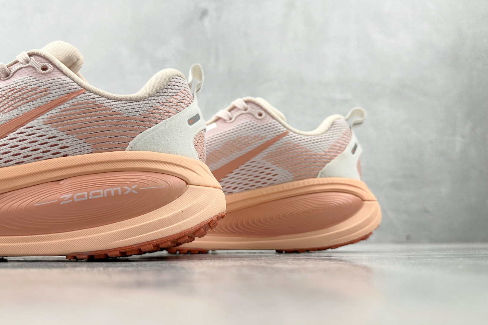 N 版 220 东南亚订单 Nike Vomero 18 浅橙色 HM6804-601-Chinese  UA Cheap High Quatity Brand  Clothes Bags handbags Sneakers wholesale wholesaler seller from China Factory suppliers Fashion Clothing  Shoes best Quality Beautiful Price  N 版 220 东南亚订单 Nike Vomero 18 浅橙色 HM6804-601