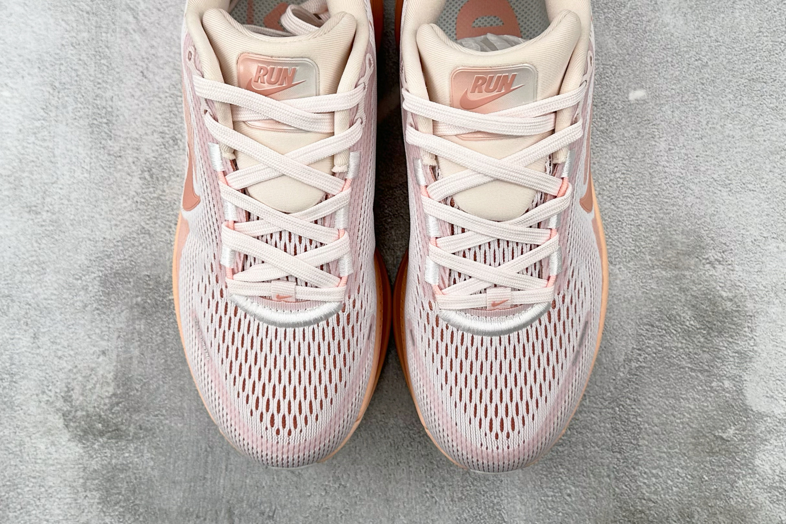 N 版 220 东南亚订单 Nike Vomero 18 浅橙色 HM6804-601-Chinese  UA Cheap High Quatity Brand  Clothes Bags handbags Sneakers wholesale wholesaler seller from China Factory suppliers Fashion Clothing  Shoes best Quality Beautiful Price  N 版 220 东南亚订单 Nike Vomero 18 浅橙色 HM6804-601