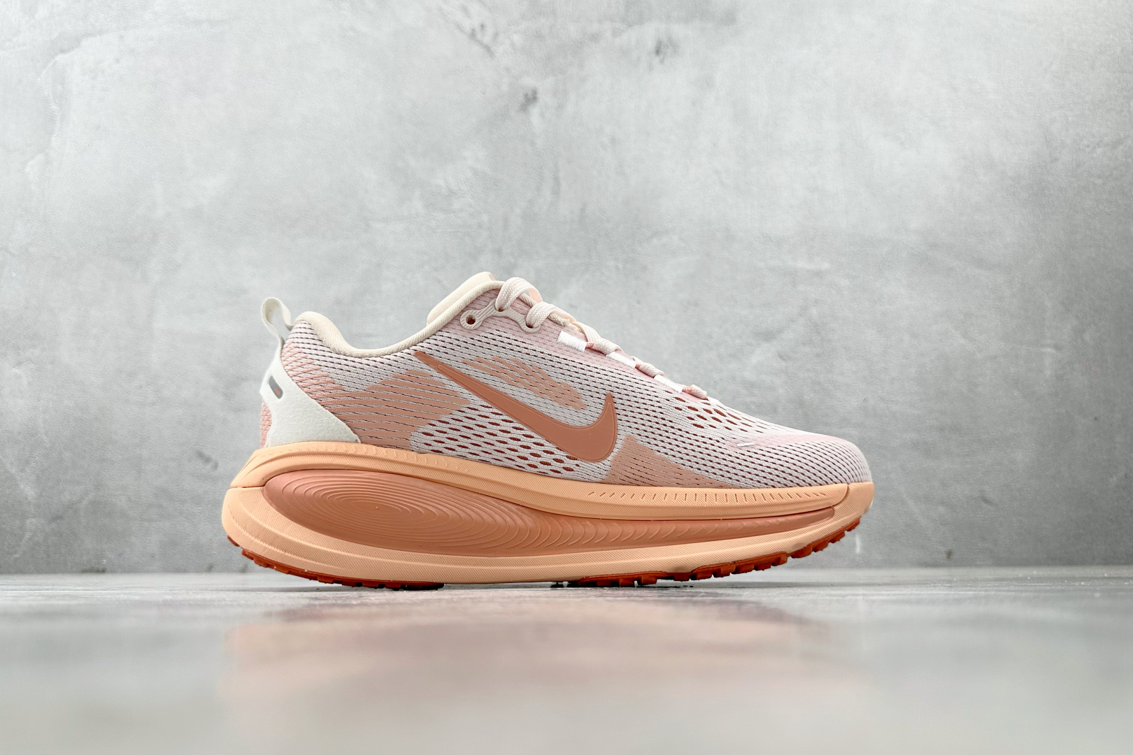 N 版 220 东南亚订单 Nike Vomero 18 浅橙色 HM6804-601-Chinese  UA Cheap High Quatity Brand  Clothes Bags handbags Sneakers wholesale wholesaler seller from China Factory suppliers Fashion Clothing  Shoes best Quality Beautiful Price  N 版 220 东南亚订单 Nike Vomero 18 浅橙色 HM6804-601