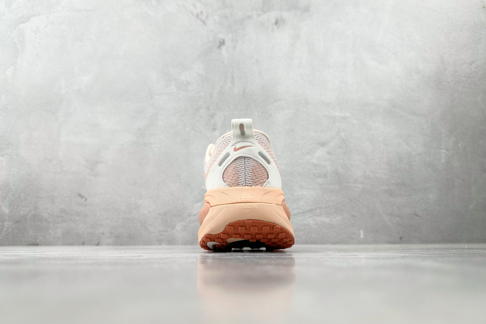 N 版 220 东南亚订单 Nike Vomero 18 浅橙色 HM6804-601-Chinese  UA Cheap High Quatity Brand  Clothes Bags handbags Sneakers wholesale wholesaler seller from China Factory suppliers Fashion Clothing  Shoes best Quality Beautiful Price  N 版 220 东南亚订单 Nike Vomero 18 浅橙色 HM6804-601