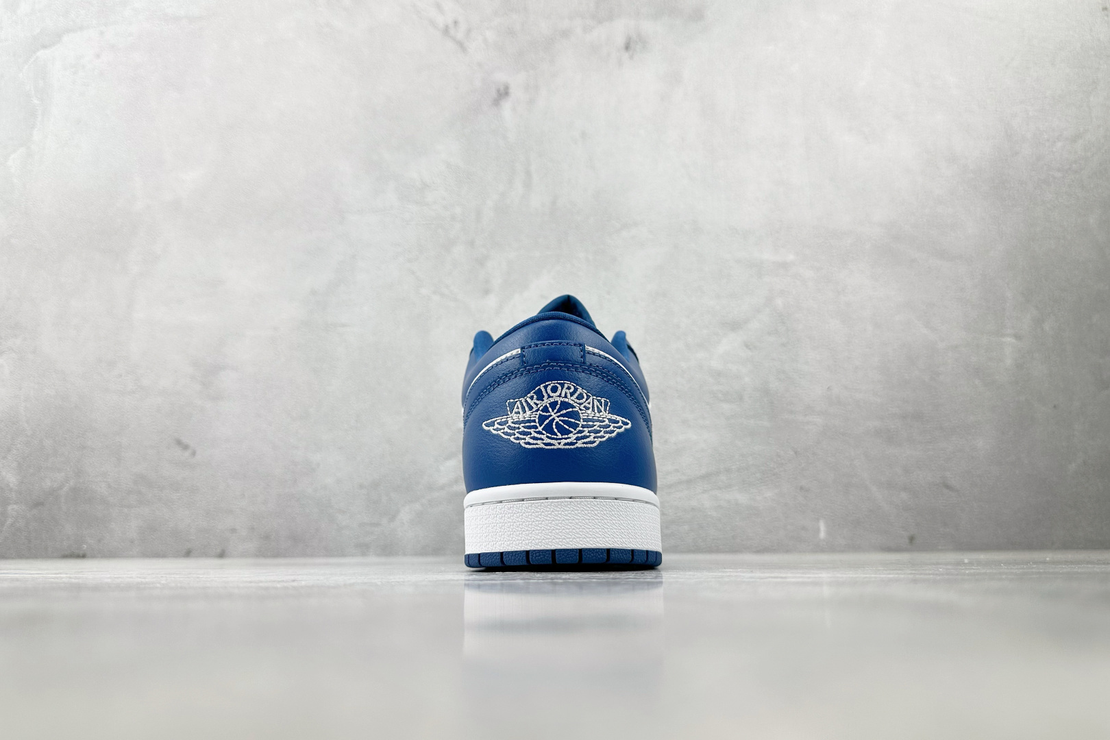 图片[9]-OT  打破市场垄断 顶级过验品质 一流品控免检产品 配色持续更新 原鞋开发 还原公司级 定位市场第一梯队 Jordan Air Jordan 1 low 白蓝 货号：DC0774-114 尺码：35.5 36 36.5 37.5 38 38.5 39 40 40.5 41 42 42.5 43 44 44.5 45 46-选品中心