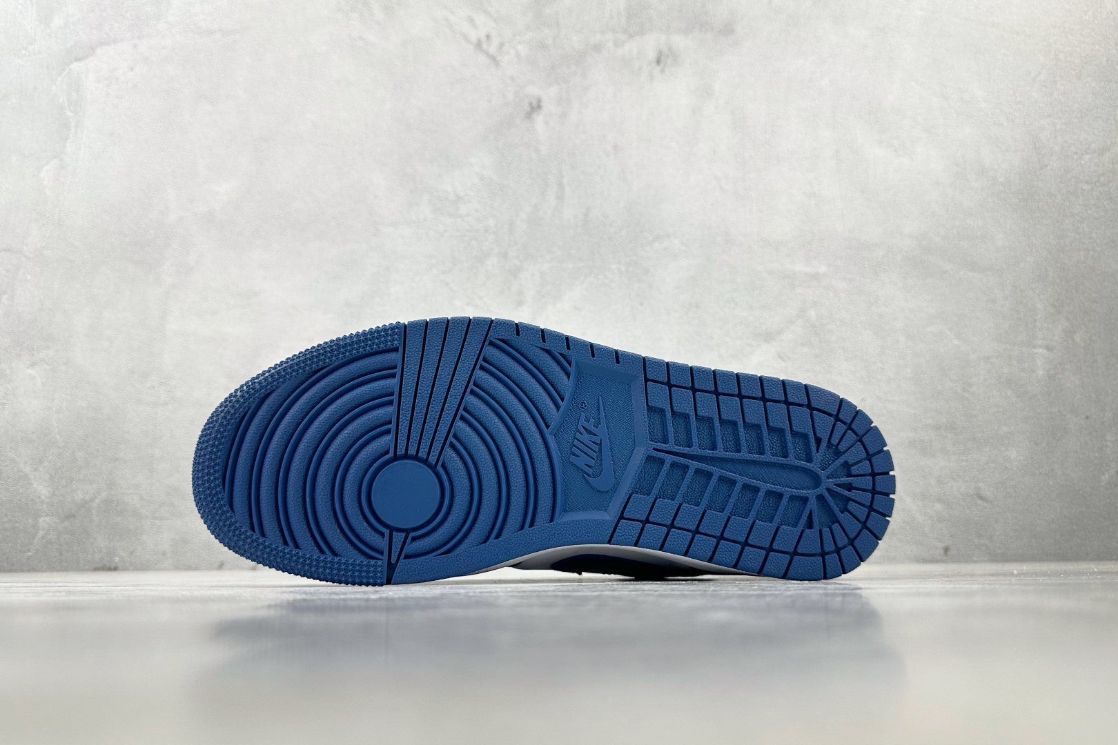 图片[4]-OT  打破市场垄断 顶级过验品质 一流品控免检产品 配色持续更新 原鞋开发 还原公司级 定位市场第一梯队 Jordan Air Jordan 1 low 白蓝 货号：DC0774-114 尺码：35.5 36 36.5 37.5 38 38.5 39 40 40.5 41 42 42.5 43 44 44.5 45 46-选品中心