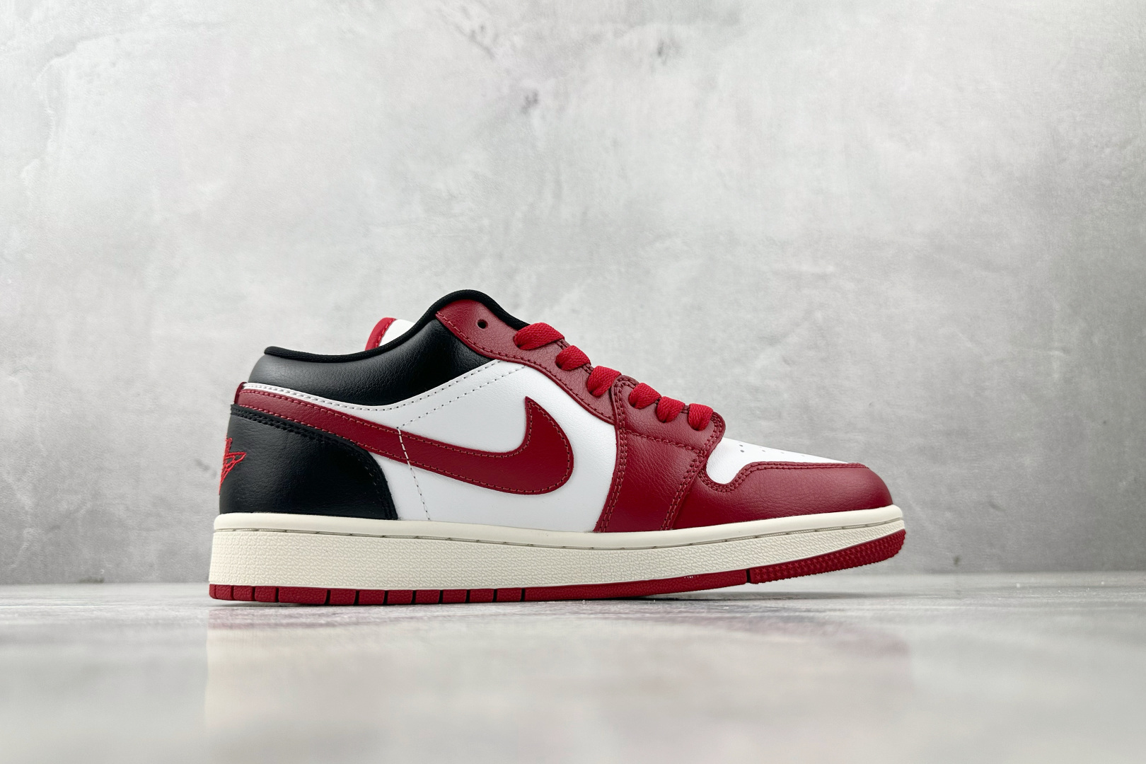 图片[2]-OT  打破市场垄断 顶级过验品质 一流品控免检产品 配色持续更新 原鞋开发 还原公司级 定位市场第一梯队 Jordan Air Jordan 1 low 白红黑 货号：DC0774-160 尺码：35.5 36 36.5 37.5 38 38.5 39 40 40.5 41 42 42.5 43 44 44.5 45 46-选品中心