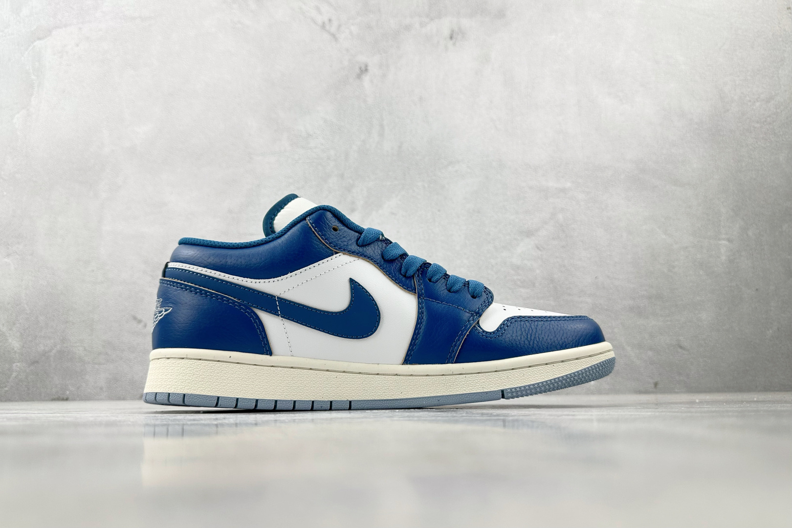 图片[2]-OT  打破市场垄断 顶级过验品质 一流品控免检产品 配色持续更新 原鞋开发 还原公司级 定位市场第一梯队 Jordan Air Jordan 1 low 蓝色 货号：FN5214-141 尺码：35.5 36 36.5 37.5 38 38.5 39 40 40.5 41 42 42.5 43 44 44.5 45 46-选品中心