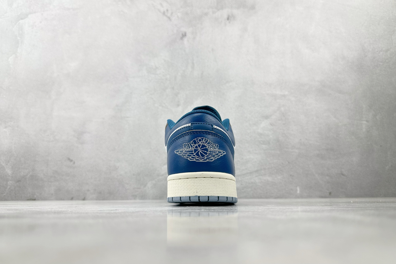 图片[9]-OT  打破市场垄断 顶级过验品质 一流品控免检产品 配色持续更新 原鞋开发 还原公司级 定位市场第一梯队 Jordan Air Jordan 1 low 蓝色 货号：FN5214-141 尺码：35.5 36 36.5 37.5 38 38.5 39 40 40.5 41 42 42.5 43 44 44.5 45 46-选品中心