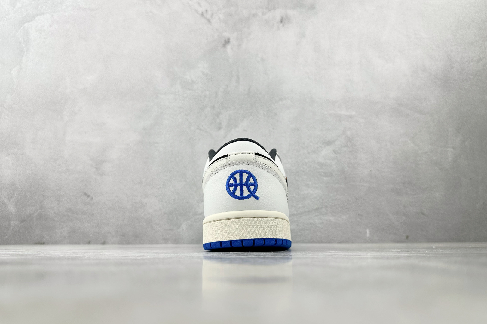 210 Jordan Air Jordan 1 low 黑白 HQ0764-001