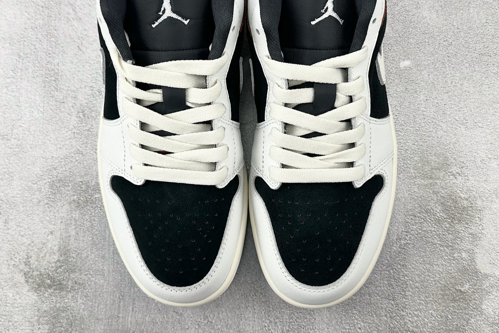 210 Jordan Air Jordan 1 low 黑白 HQ0764-001