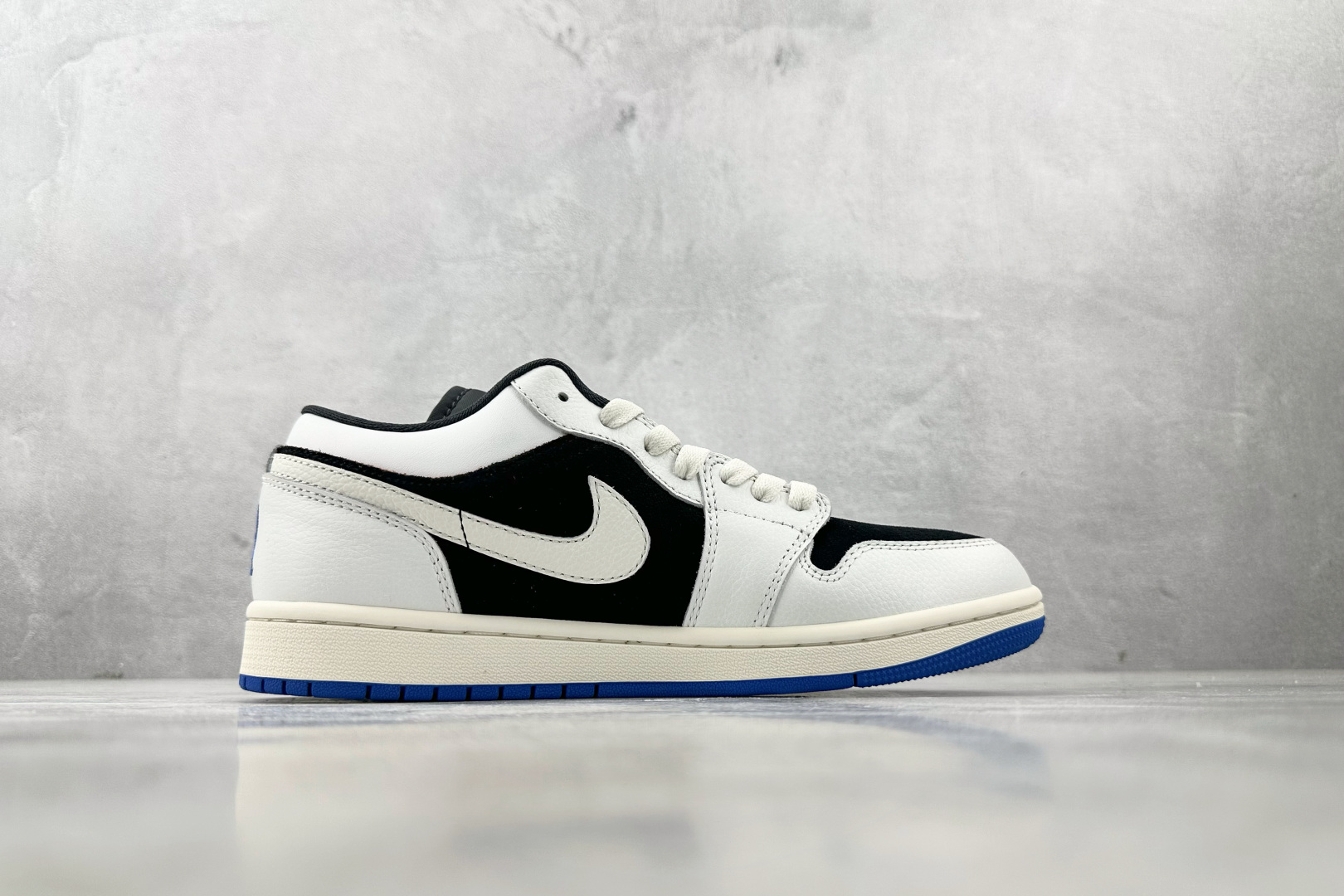 210 Jordan Air Jordan 1 low 黑白 HQ0764-001