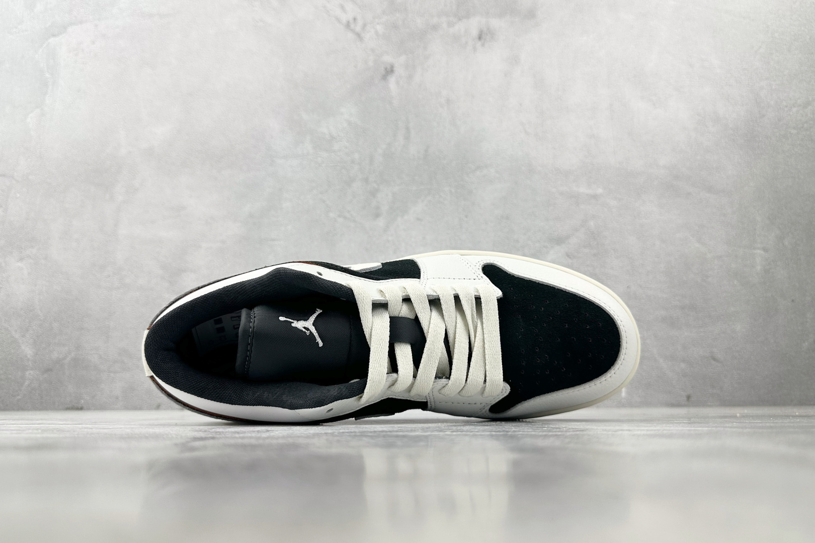 210 Jordan Air Jordan 1 low 黑白 HQ0764-001