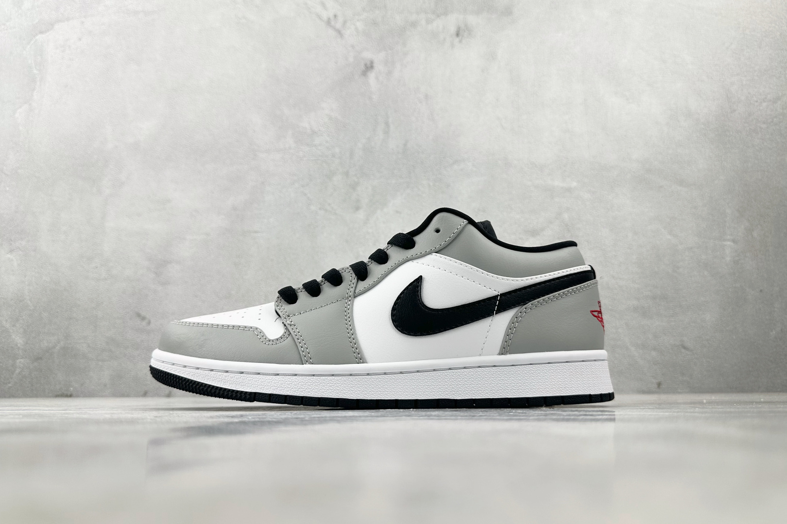 OT  打破市场垄断 顶级过验品质 一流品控免检产品 配色持续更新 原鞋开发 还原公司级 定位市场第一梯队 Jordan Air Jordan 1 low 烟灰 货号：553558-030 尺码：35.5 36 36.5 37.5 38 38.5 39 40 40.5 41 42 42.5 43 44 44.5 45 46-选品中心