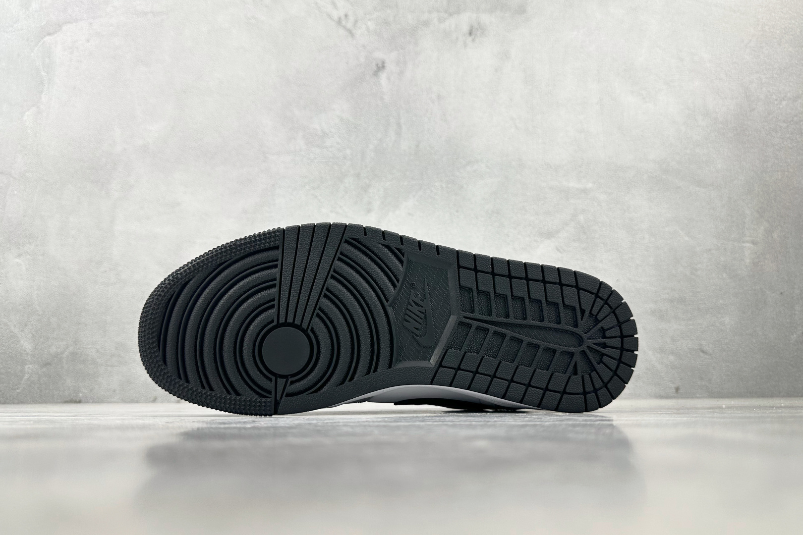 图片[4]-OT  打破市场垄断 顶级过验品质 一流品控免检产品 配色持续更新 原鞋开发 还原公司级 定位市场第一梯队 Jordan Air Jordan 1 low 烟灰 货号：553558-030 尺码：35.5 36 36.5 37.5 38 38.5 39 40 40.5 41 42 42.5 43 44 44.5 45 46-选品中心