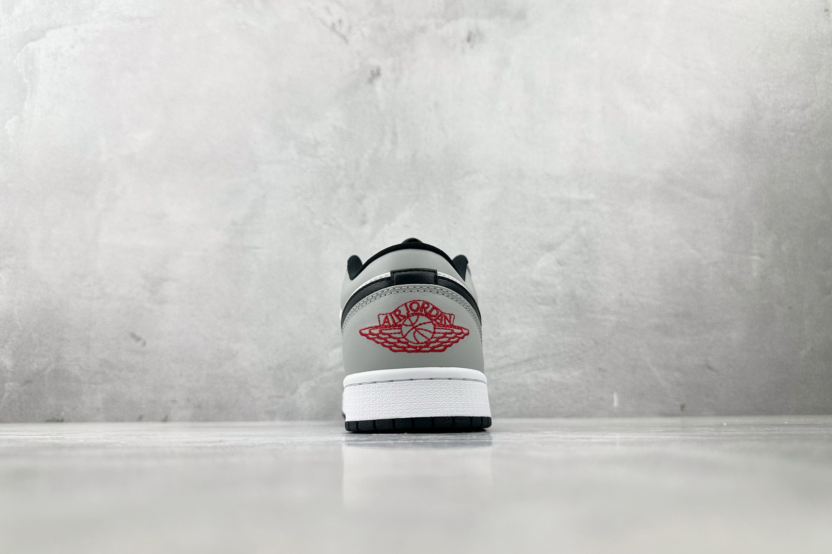 图片[9]-OT  打破市场垄断 顶级过验品质 一流品控免检产品 配色持续更新 原鞋开发 还原公司级 定位市场第一梯队 Jordan Air Jordan 1 low 烟灰 货号：553558-030 尺码：35.5 36 36.5 37.5 38 38.5 39 40 40.5 41 42 42.5 43 44 44.5 45 46-选品中心