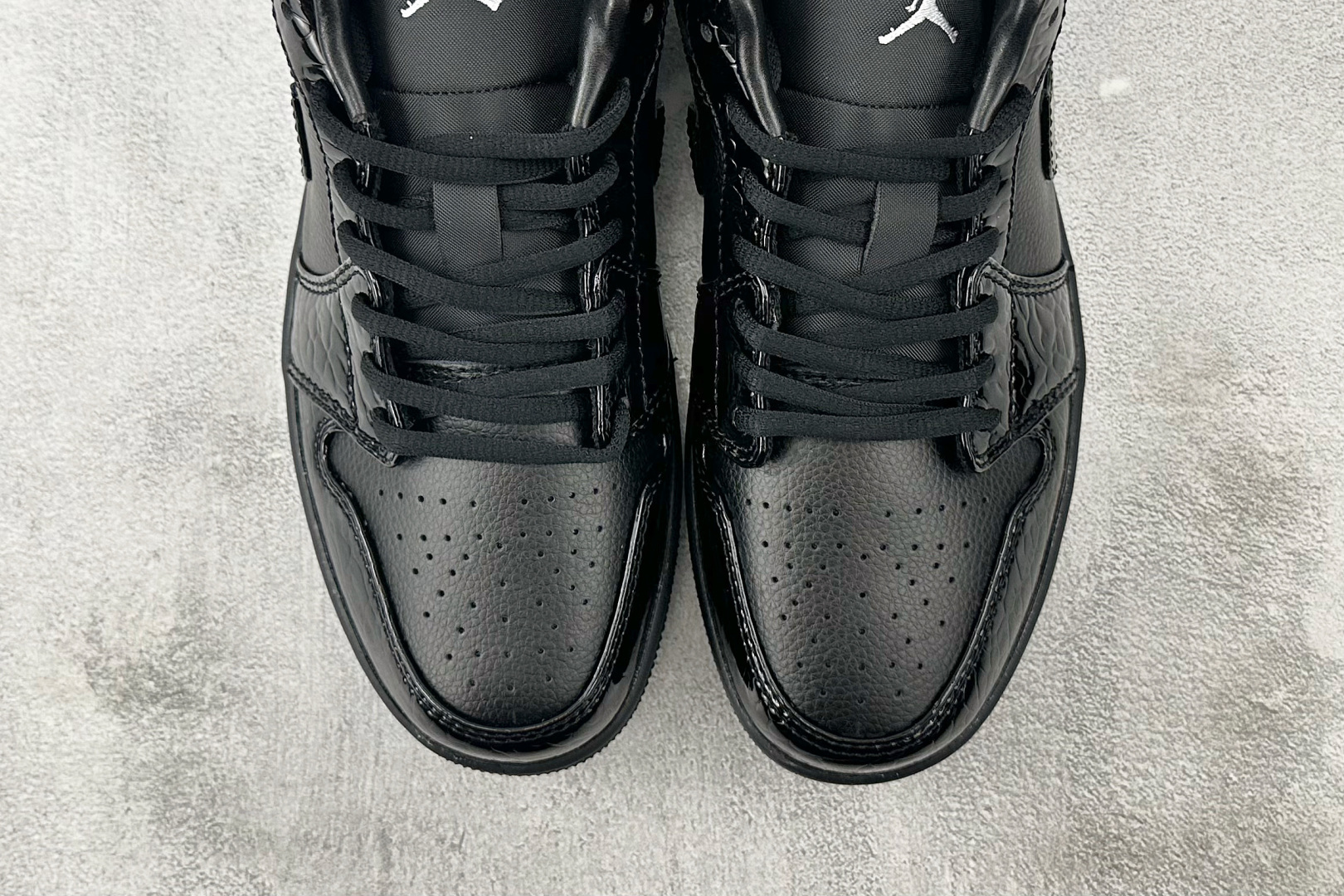 图片[7]-OT  打破市场垄断 顶级过验品质 一流品控免检产品 配色持续更新 原鞋开发 还原公司级 定位市场第一梯队 Jordan Air Jordan 1 low 漆皮 黑色 货号：HJ7743-010 尺码：35.5 36 36.5 37.5 38 38.5 39 40 40.5 41 42 42.5 43 44 44.5 45 46-选品中心