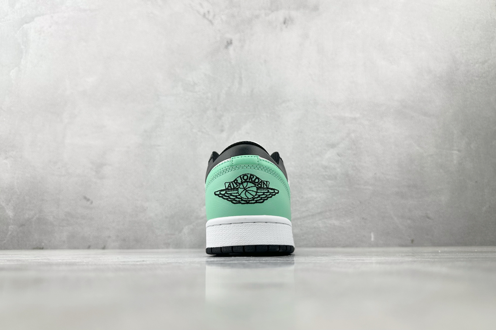 图片[9]-OT  打破市场垄断 顶级过验品质 一流品控免检产品 配色持续更新 原鞋开发 还原公司级 定位市场第一梯队 Jordan Air Jordan 1 low 白绿 货号：553558-131 尺码：35.5 36 36.5 37.5 38 38.5 39 40 40.5 41 42 42.5 43 44 44.5 45 46-选品中心