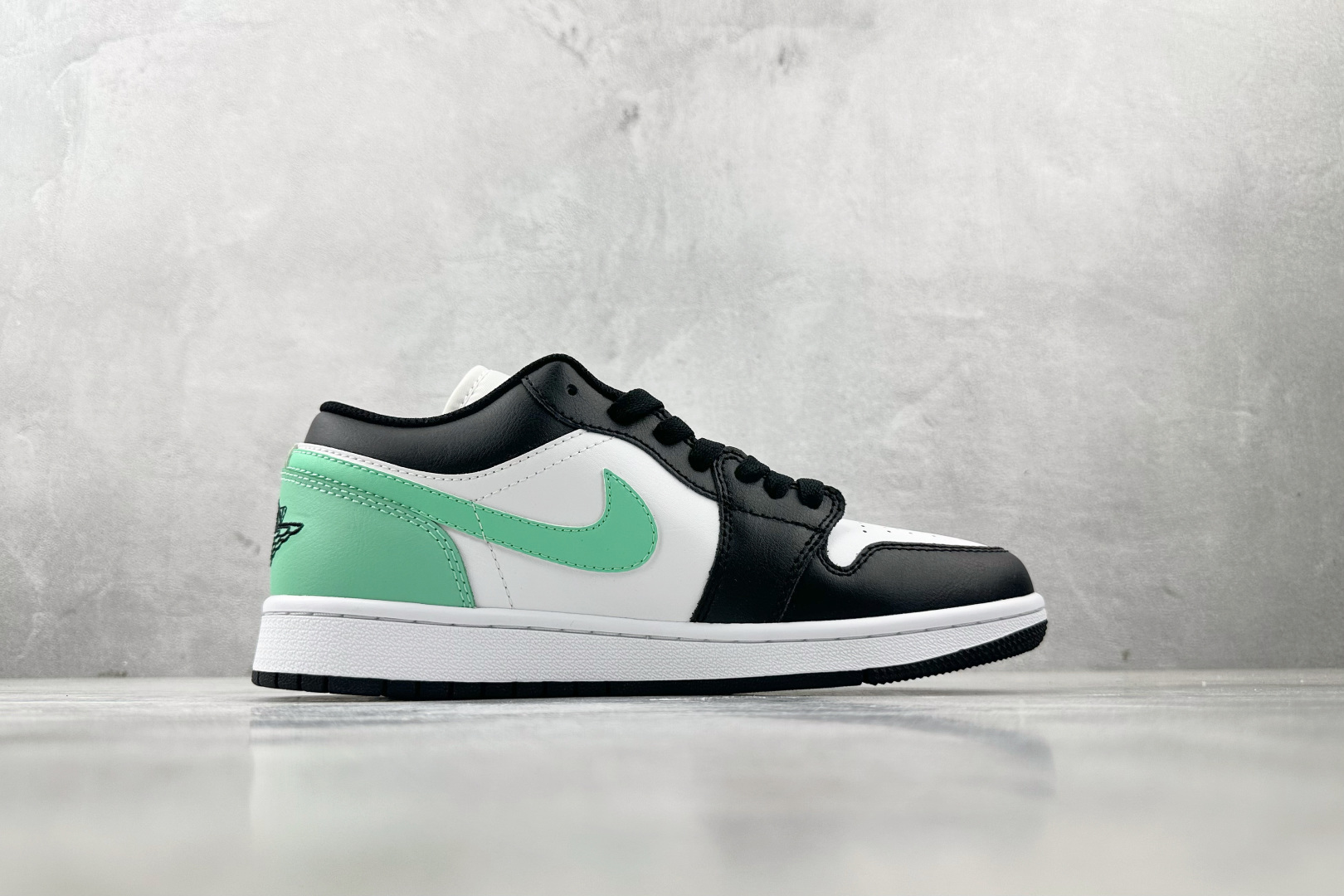 图片[2]-OT  打破市场垄断 顶级过验品质 一流品控免检产品 配色持续更新 原鞋开发 还原公司级 定位市场第一梯队 Jordan Air Jordan 1 low 白绿 货号：553558-131 尺码：35.5 36 36.5 37.5 38 38.5 39 40 40.5 41 42 42.5 43 44 44.5 45 46-选品中心