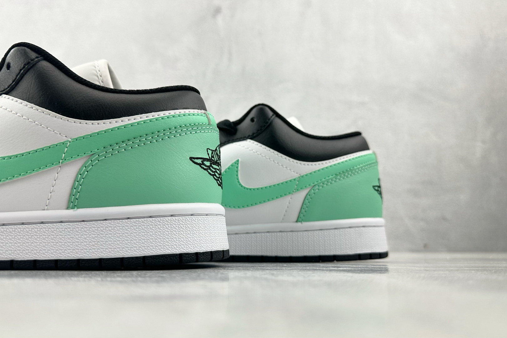 图片[8]-OT  打破市场垄断 顶级过验品质 一流品控免检产品 配色持续更新 原鞋开发 还原公司级 定位市场第一梯队 Jordan Air Jordan 1 low 白绿 货号：553558-131 尺码：35.5 36 36.5 37.5 38 38.5 39 40 40.5 41 42 42.5 43 44 44.5 45 46-选品中心