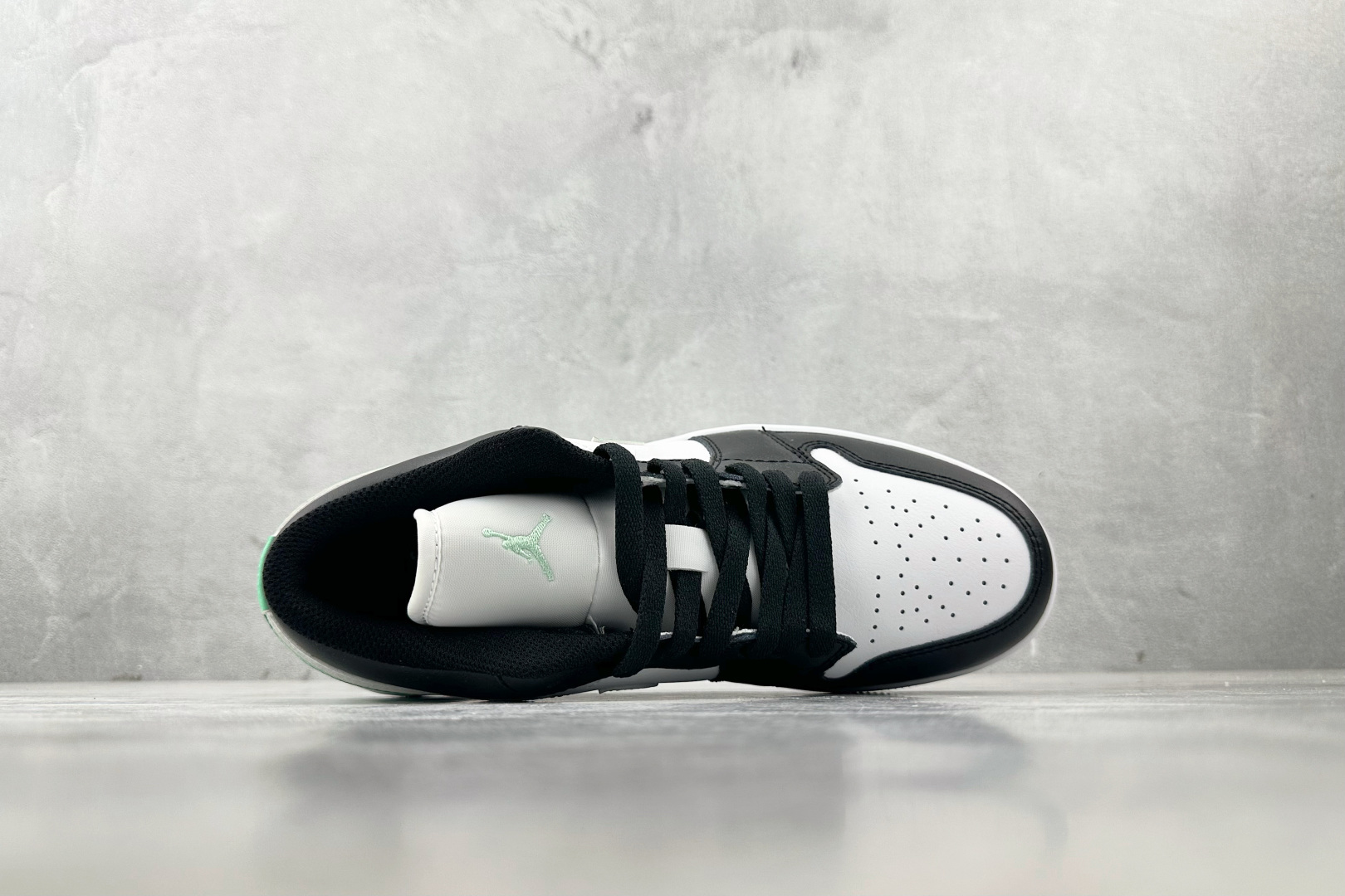 图片[3]-OT  打破市场垄断 顶级过验品质 一流品控免检产品 配色持续更新 原鞋开发 还原公司级 定位市场第一梯队 Jordan Air Jordan 1 low 白绿 货号：553558-131 尺码：35.5 36 36.5 37.5 38 38.5 39 40 40.5 41 42 42.5 43 44 44.5 45 46-选品中心