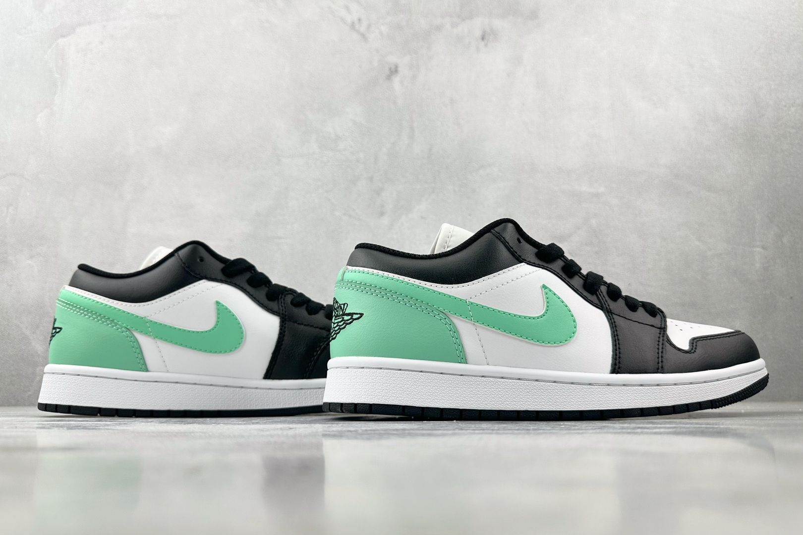 图片[6]-OT  打破市场垄断 顶级过验品质 一流品控免检产品 配色持续更新 原鞋开发 还原公司级 定位市场第一梯队 Jordan Air Jordan 1 low 白绿 货号：553558-131 尺码：35.5 36 36.5 37.5 38 38.5 39 40 40.5 41 42 42.5 43 44 44.5 45 46-选品中心