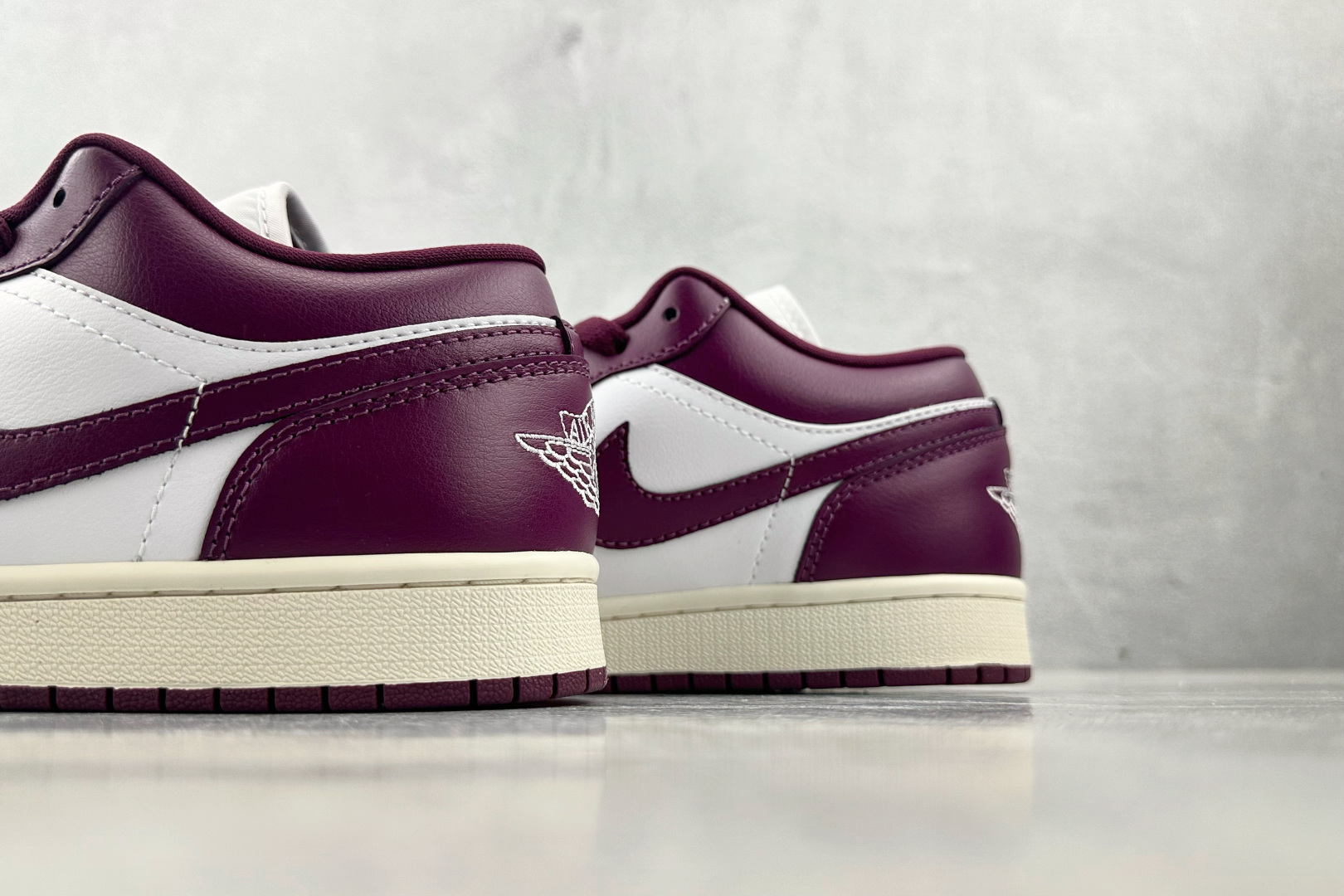 图片[8]-OT  打破市场垄断 顶级过验品质 一流品控免检产品 配色持续更新 原鞋开发 还原公司级 定位市场第一梯队 Jordan Air Jordan 1 low 紫红黑 货号：DC0774-161 尺码：35.5 36 36.5 37.5 38 38.5 39 40 40.5 41 42 42.5 43 44 44.5 45 46-选品中心