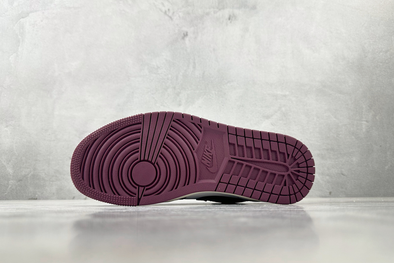 图片[4]-OT  打破市场垄断 顶级过验品质 一流品控免检产品 配色持续更新 原鞋开发 还原公司级 定位市场第一梯队 Jordan Air Jordan 1 low 紫红黑 货号：DC0774-161 尺码：35.5 36 36.5 37.5 38 38.5 39 40 40.5 41 42 42.5 43 44 44.5 45 46-选品中心