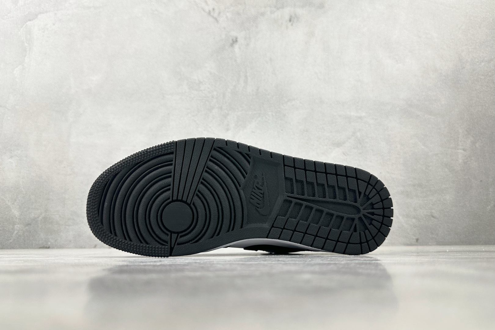 图片[4]-OT  打破市场垄断 顶级过验品质 一流品控免检产品 配色持续更新 原鞋开发 还原公司级 定位市场第一梯队 Jordan Air Jordan 1 low 熊猫 黑白 货号：DC0774-101 尺码：35.5 36 36.5 37.5 38 38.5 39 40 40.5 41 42 42.5 43 44 44.5 45 46-选品中心