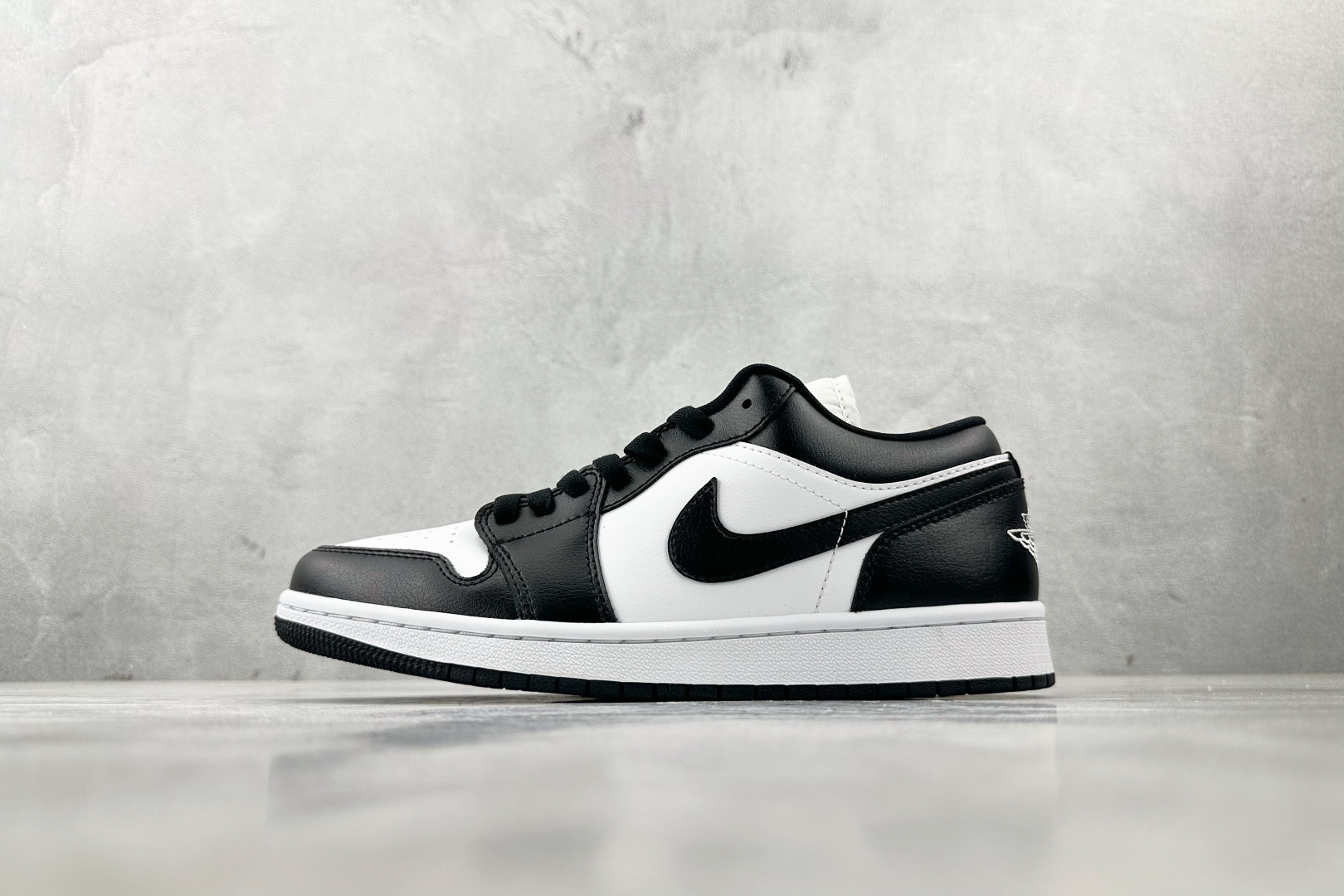 OT  打破市场垄断 顶级过验品质 一流品控免检产品 配色持续更新 原鞋开发 还原公司级 定位市场第一梯队 Jordan Air Jordan 1 low 熊猫 黑白 货号：DC0774-101 尺码：35.5 36 36.5 37.5 38 38.5 39 40 40.5 41 42 42.5 43 44 44.5 45 46-选品中心