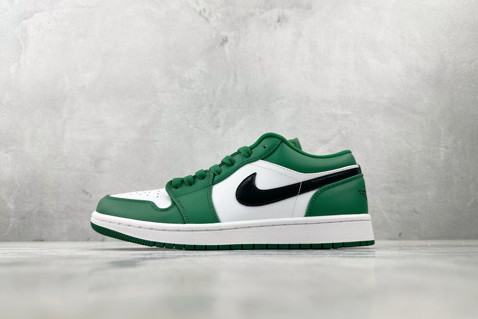 OT  打破市场垄断 顶级过验品质 一流品控免检产品 配色持续更新 原鞋开发 还原公司级 定位市场第一梯队 Jordan Air Jordan 1 low 小凯尔特人 白绿 货号：553558-301 尺码：35.5 36 36.5 37.5 38 38.5 39 40 40.5 41 42 42.5 43 44 44.5 45 46-选品中心