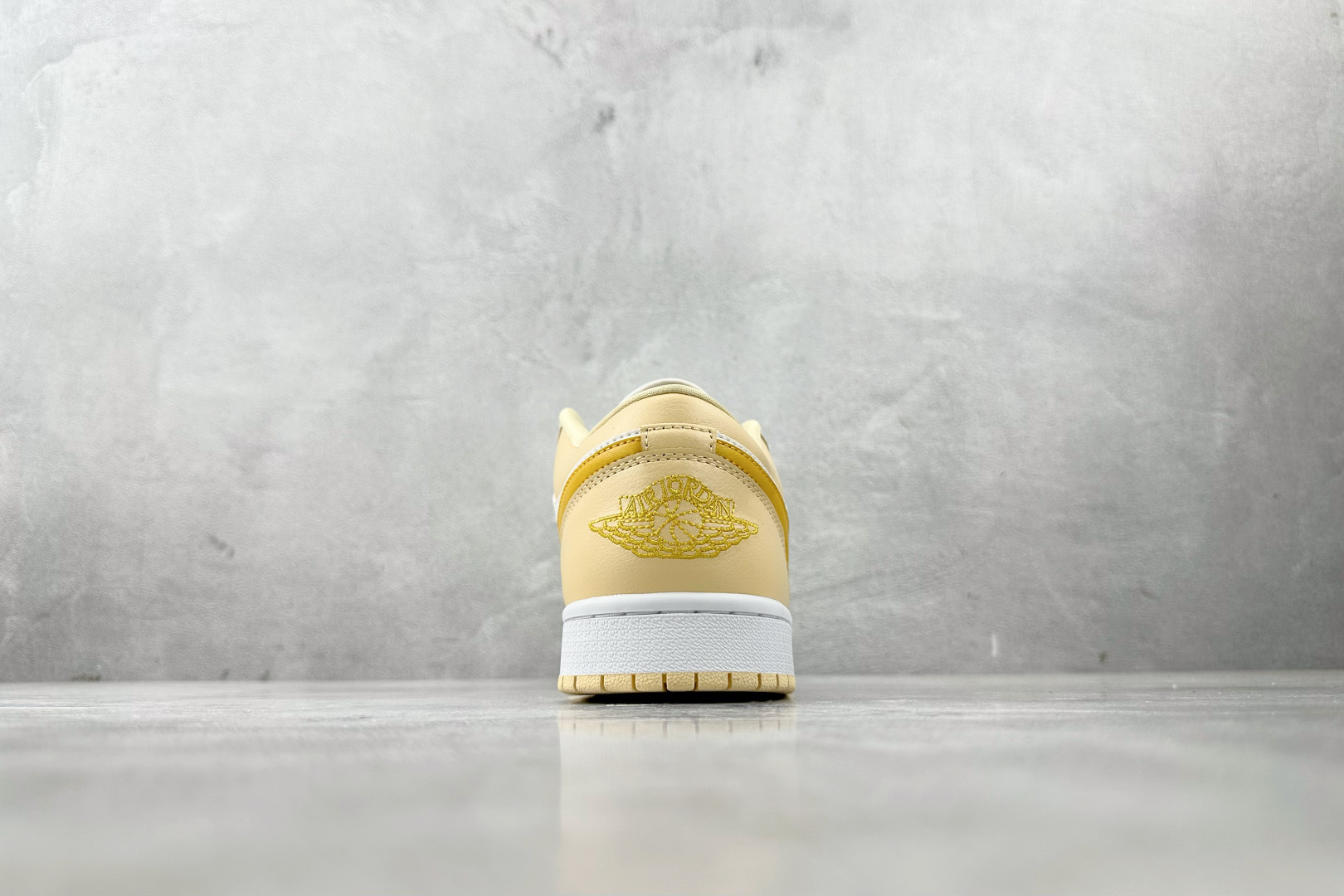 图片[9]-OT  打破市场垄断 顶级过验品质 一流品控免检产品 配色持续更新 原鞋开发 还原公司级 定位市场第一梯队 Jordan Air Jordan 1 low 米黄 货号：DC0774-170 尺码：35.5 36 36.5 37.5 38 38.5 39 40 40.5 41 42 42.5 43 44 44.5 45 46-选品中心