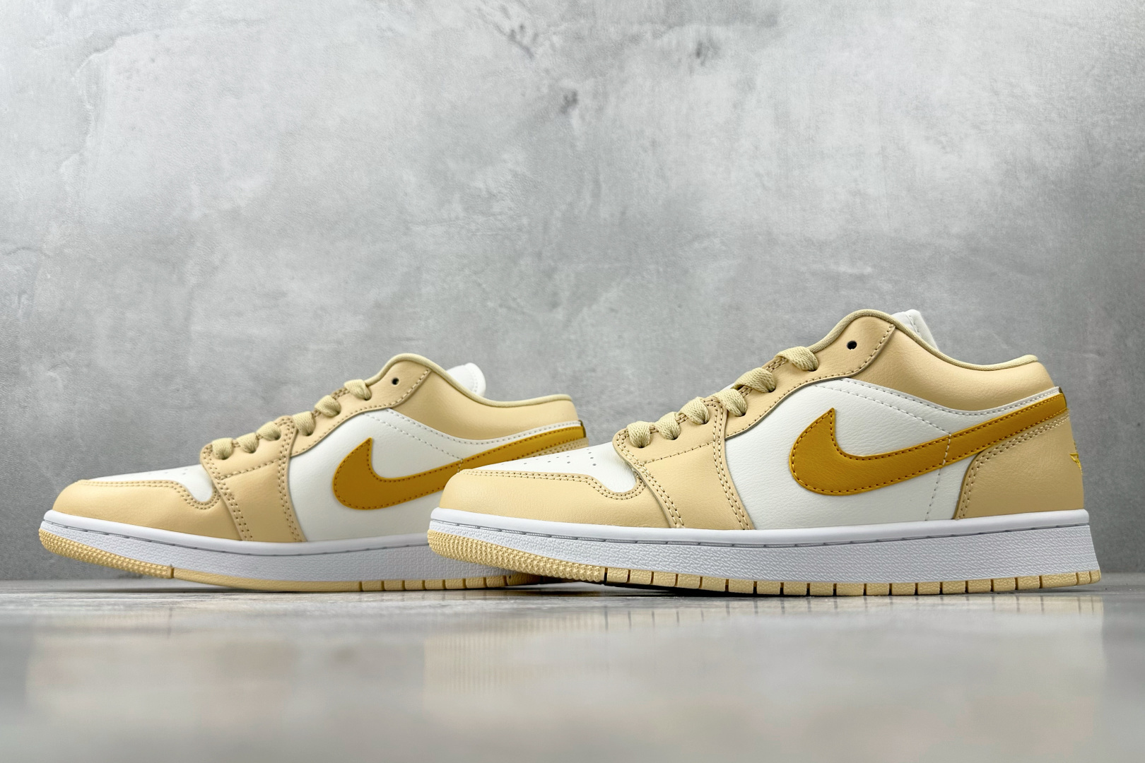 图片[5]-OT  打破市场垄断 顶级过验品质 一流品控免检产品 配色持续更新 原鞋开发 还原公司级 定位市场第一梯队 Jordan Air Jordan 1 low 米黄 货号：DC0774-170 尺码：35.5 36 36.5 37.5 38 38.5 39 40 40.5 41 42 42.5 43 44 44.5 45 46-选品中心