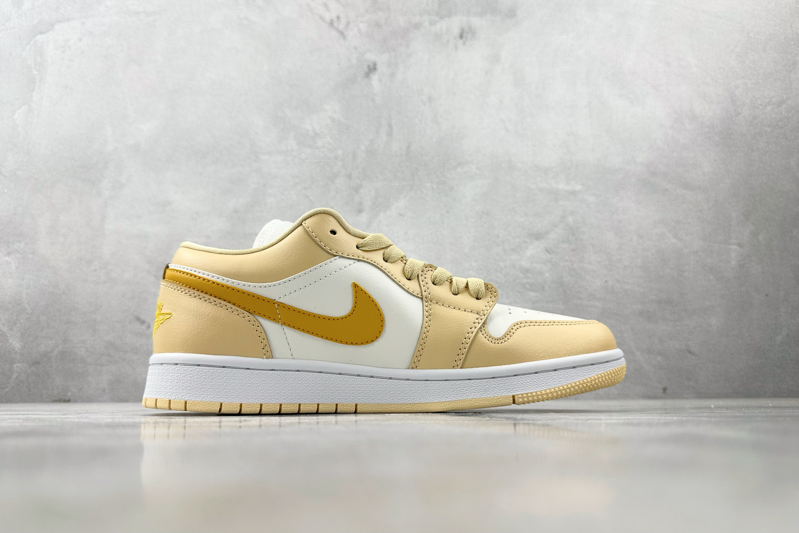 图片[2]-OT  打破市场垄断 顶级过验品质 一流品控免检产品 配色持续更新 原鞋开发 还原公司级 定位市场第一梯队 Jordan Air Jordan 1 low 米黄 货号：DC0774-170 尺码：35.5 36 36.5 37.5 38 38.5 39 40 40.5 41 42 42.5 43 44 44.5 45 46-选品中心