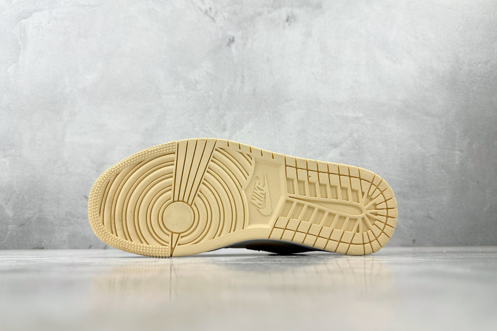 图片[4]-OT  打破市场垄断 顶级过验品质 一流品控免检产品 配色持续更新 原鞋开发 还原公司级 定位市场第一梯队 Jordan Air Jordan 1 low 米黄 货号：DC0774-170 尺码：35.5 36 36.5 37.5 38 38.5 39 40 40.5 41 42 42.5 43 44 44.5 45 46-选品中心