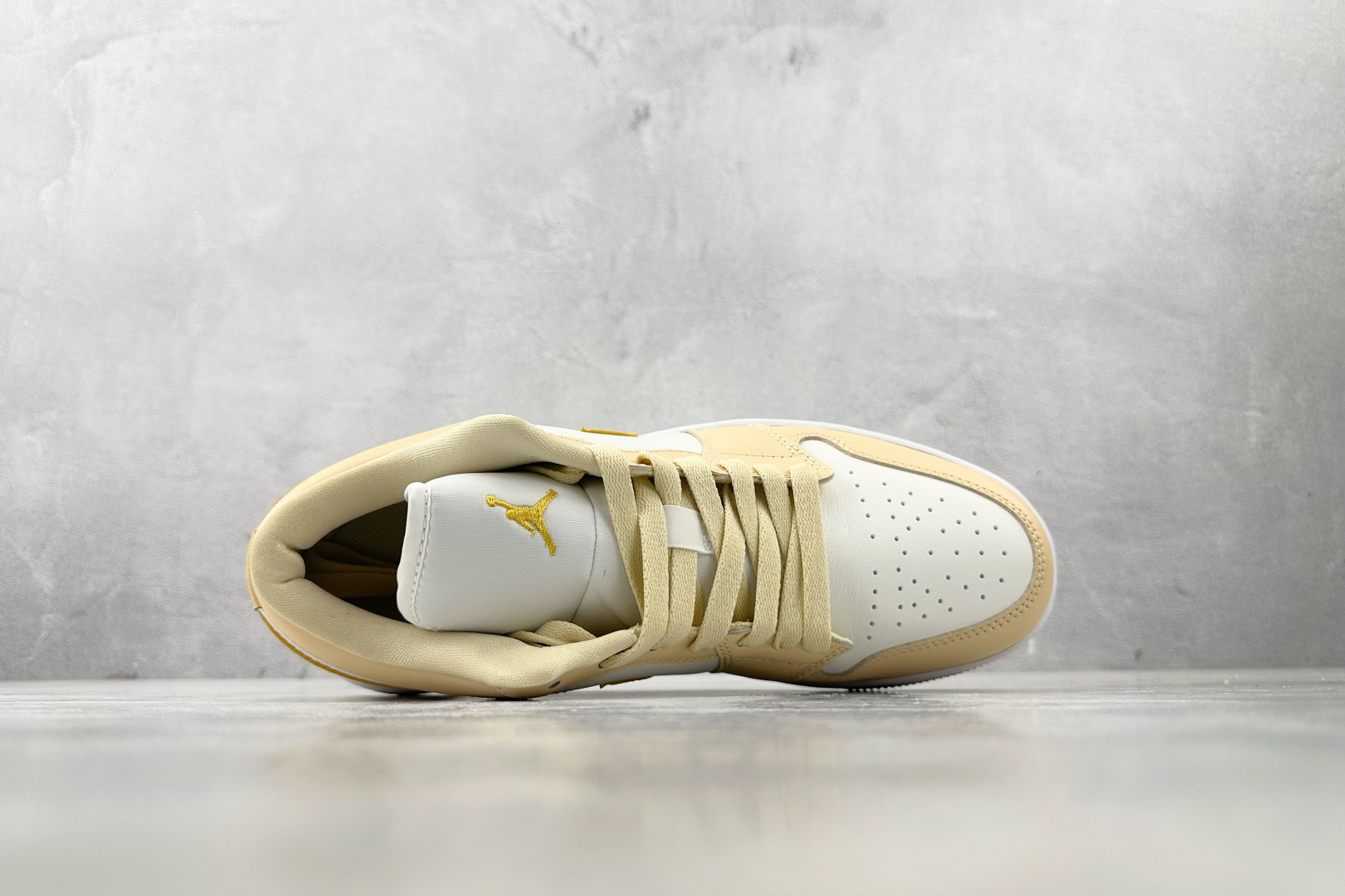 图片[3]-OT  打破市场垄断 顶级过验品质 一流品控免检产品 配色持续更新 原鞋开发 还原公司级 定位市场第一梯队 Jordan Air Jordan 1 low 米黄 货号：DC0774-170 尺码：35.5 36 36.5 37.5 38 38.5 39 40 40.5 41 42 42.5 43 44 44.5 45 46-选品中心