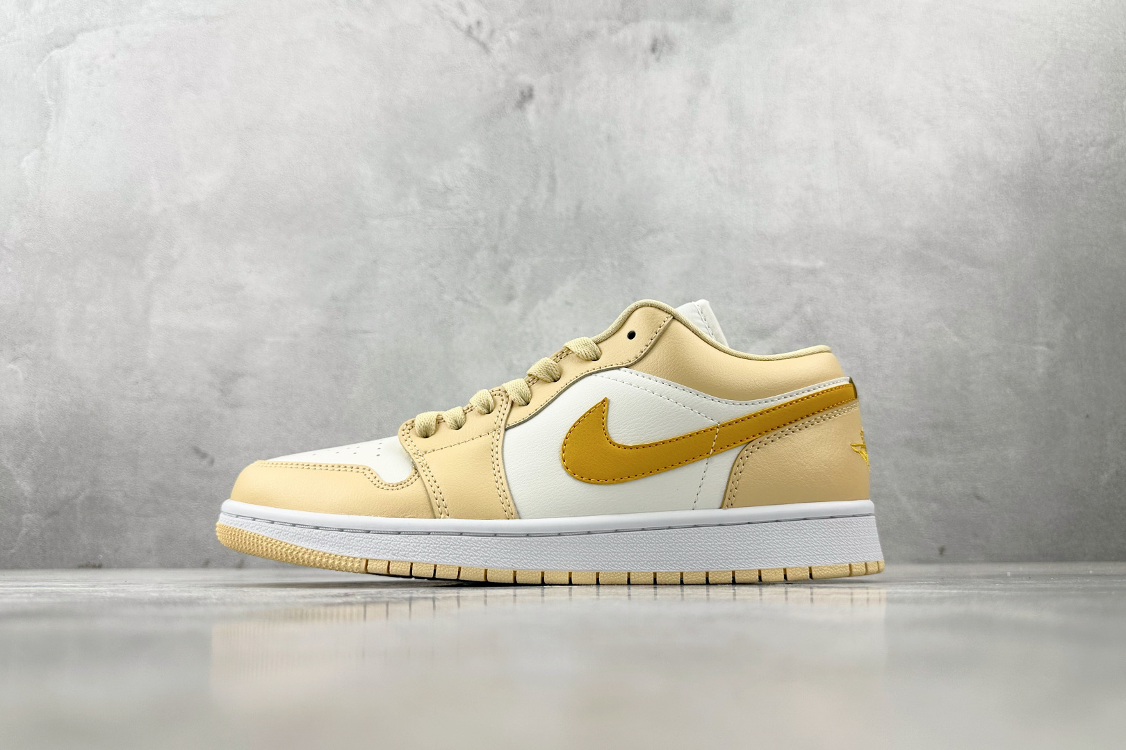 OT  打破市场垄断 顶级过验品质 一流品控免检产品 配色持续更新 原鞋开发 还原公司级 定位市场第一梯队 Jordan Air Jordan 1 low 米黄 货号：DC0774-170 尺码：35.5 36 36.5 37.5 38 38.5 39 40 40.5 41 42 42.5 43 44 44.5 45 46-选品中心