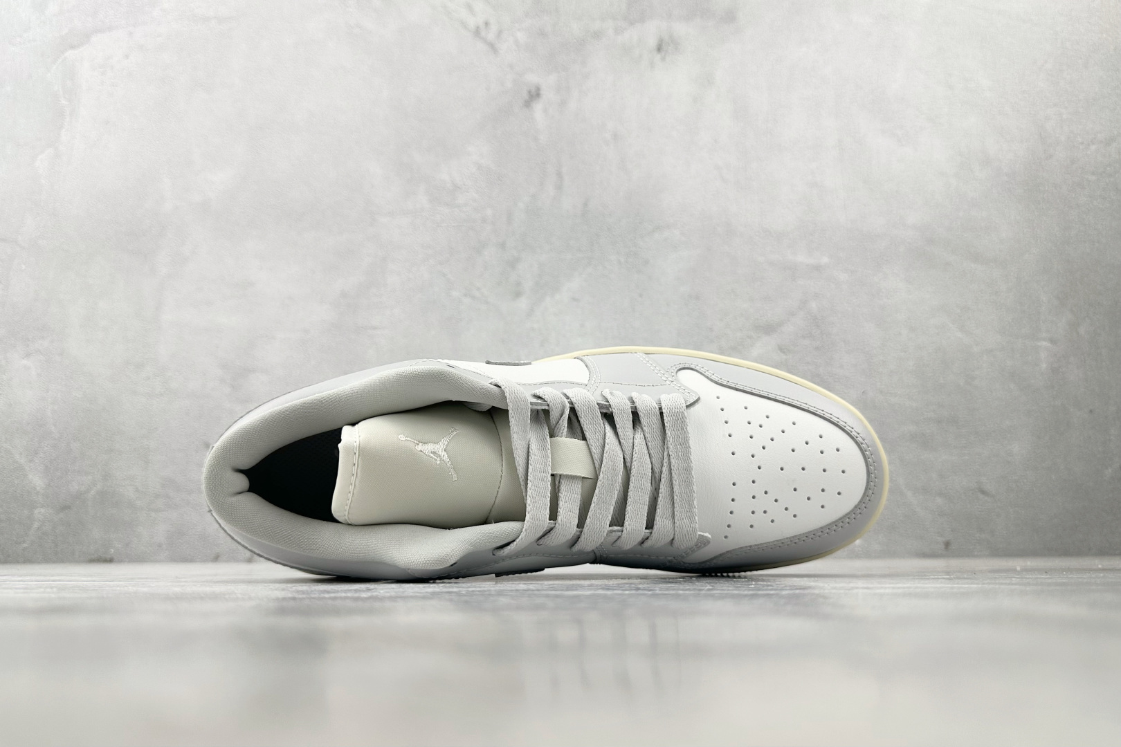 图片[3]-OT  打破市场垄断 顶级过验品质 一流品控免检产品 配色持续更新 原鞋开发 还原公司级 定位市场第一梯队 Jordan Air Jordan 1 low 灰白 货号：DC0774-103 尺码：35.5 36 36.5 37.5 38 38.5 39 40 40.5 41 42 42.5 43 44 44.5 45 46-选品中心