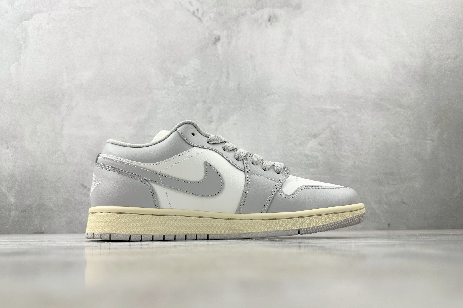 图片[2]-OT  打破市场垄断 顶级过验品质 一流品控免检产品 配色持续更新 原鞋开发 还原公司级 定位市场第一梯队 Jordan Air Jordan 1 low 灰白 货号：DC0774-103 尺码：35.5 36 36.5 37.5 38 38.5 39 40 40.5 41 42 42.5 43 44 44.5 45 46-选品中心